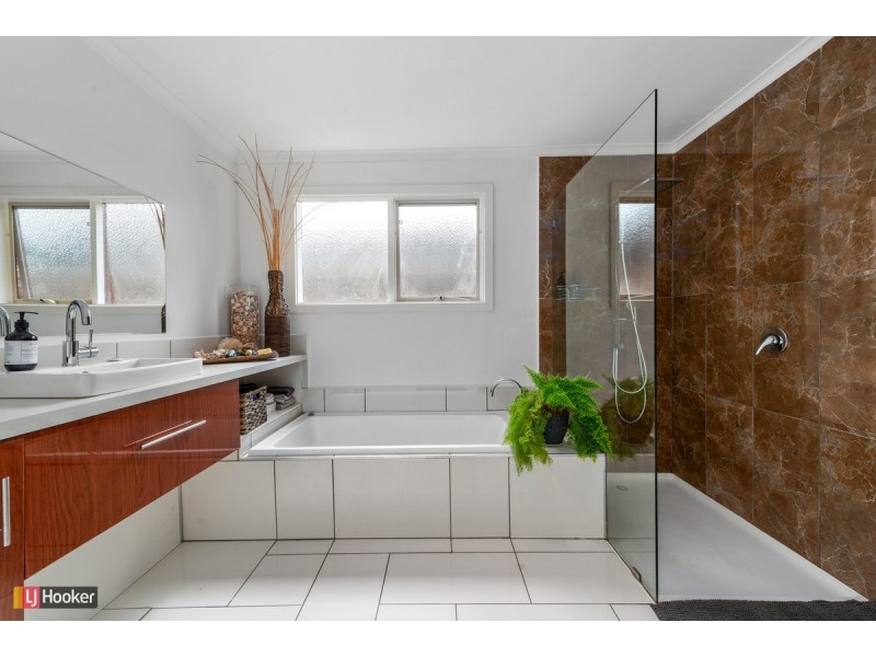 5 Coates Road, Lakes Entrance VIC 3909