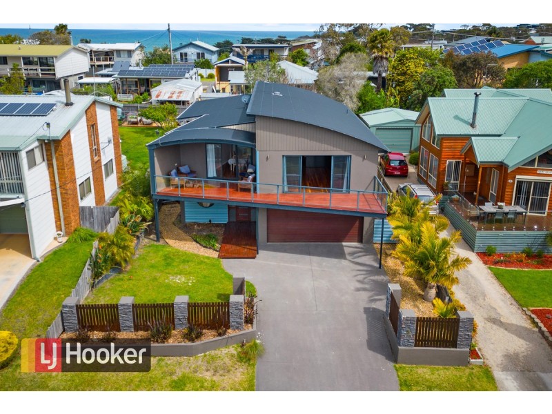 8 Hillcrest Way, Lake Tyers Beach VIC 3909