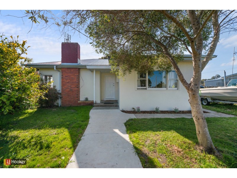 27 Princes Highway, Lakes Entrance VIC 3909