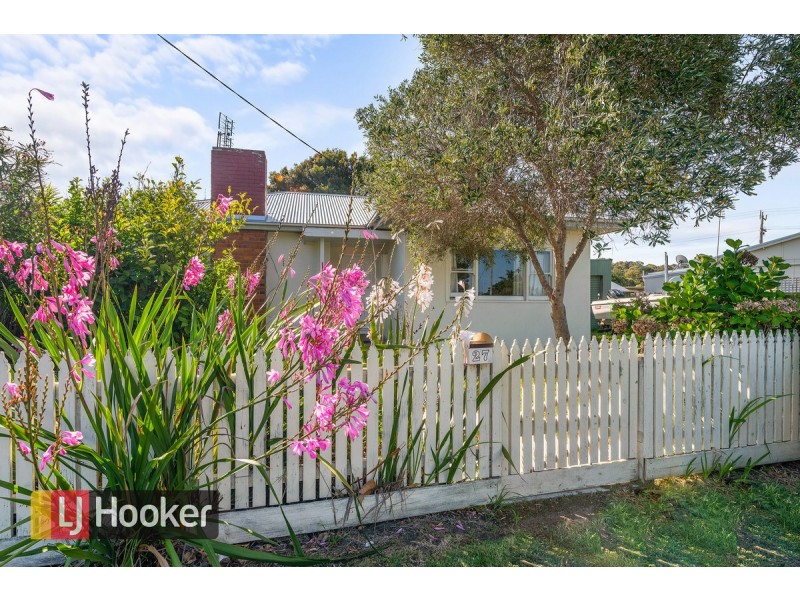 27 Princes Highway, Lakes Entrance VIC 3909