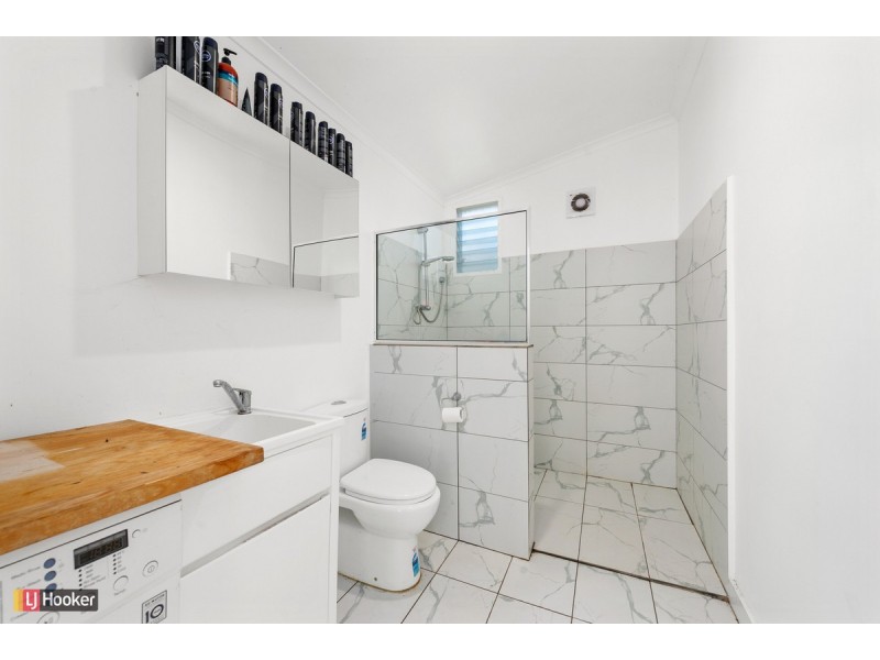 27 Princes Highway, Lakes Entrance VIC 3909