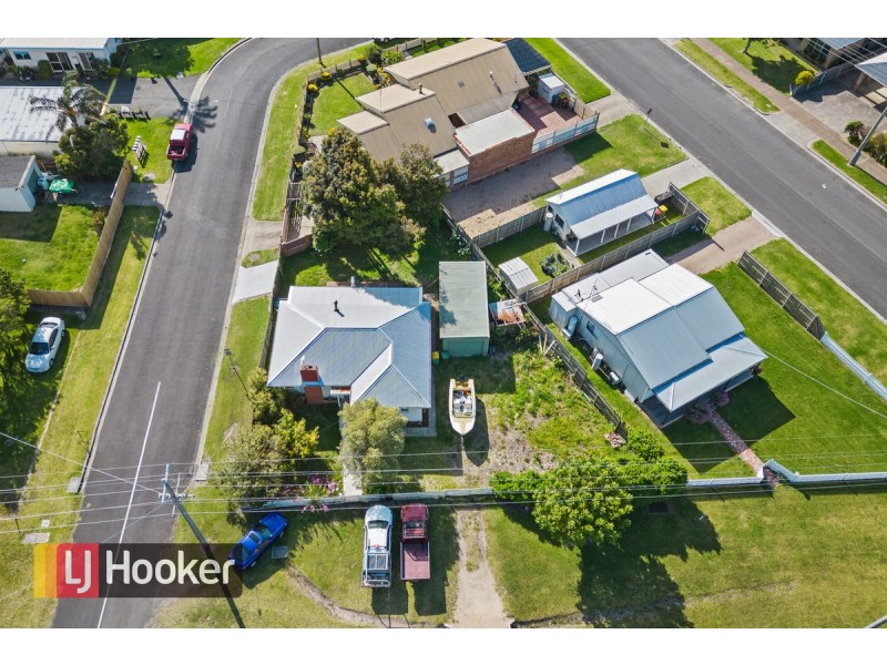 27 Princes Highway, Lakes Entrance VIC 3909