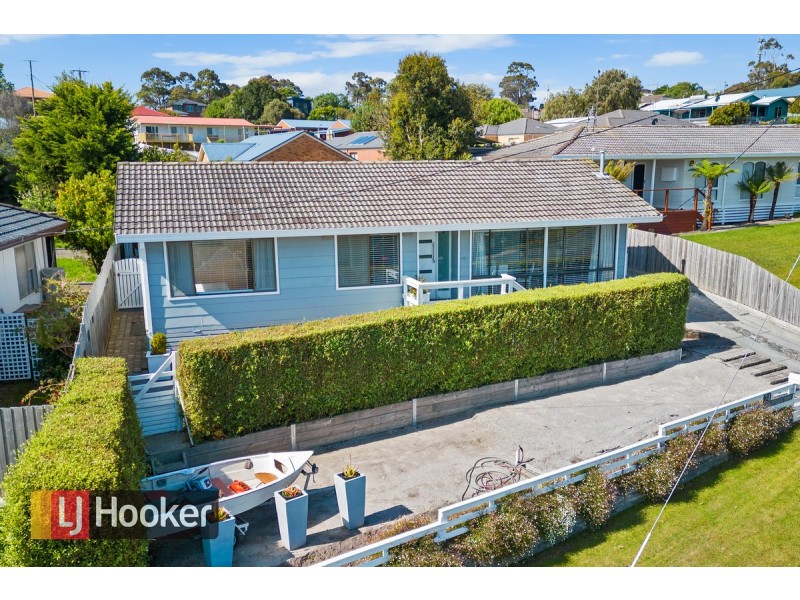 24 Nautilus Way, Lakes Entrance VIC 3909