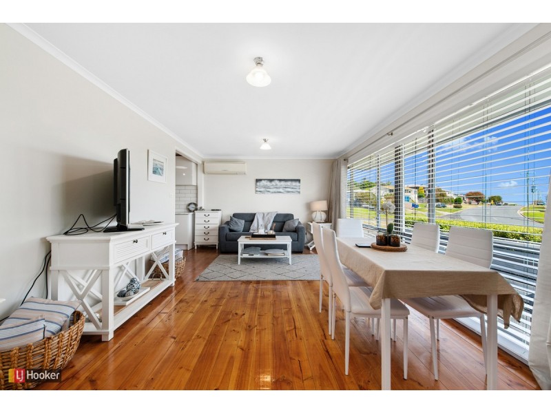 24 Nautilus Way, Lakes Entrance VIC 3909