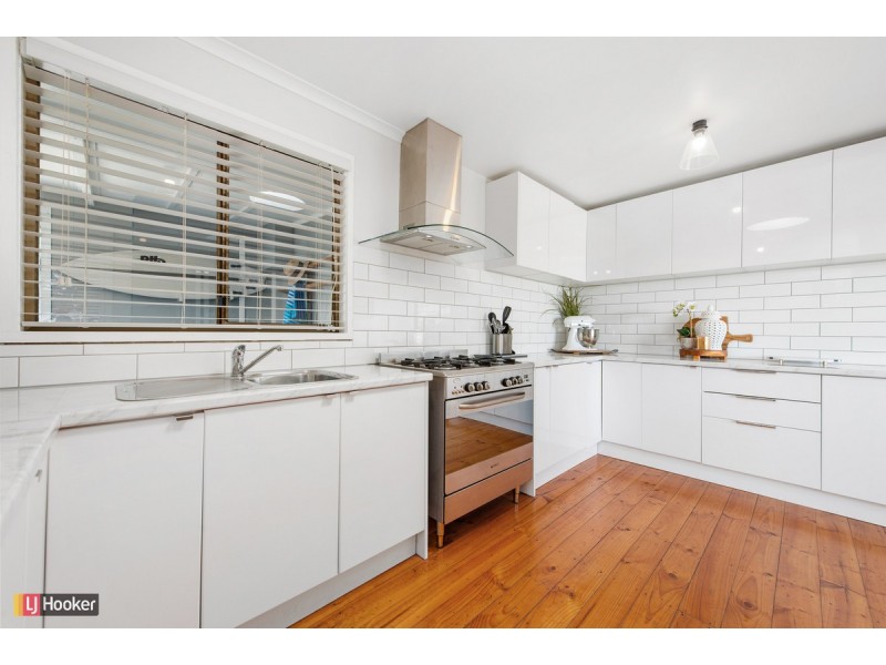 24 Nautilus Way, Lakes Entrance VIC 3909