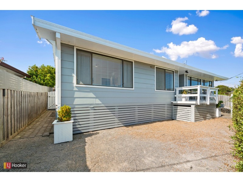 24 Nautilus Way, Lakes Entrance VIC 3909