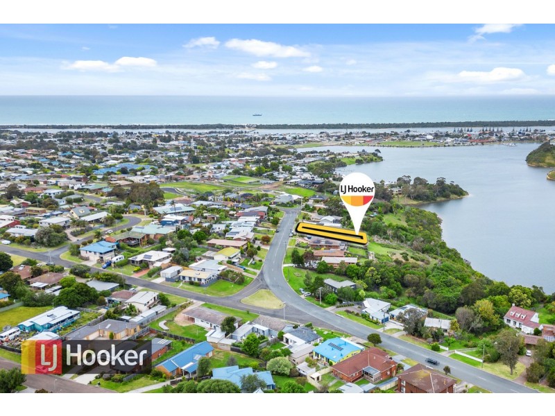 5 Nautilus Way, Lakes Entrance VIC 3909