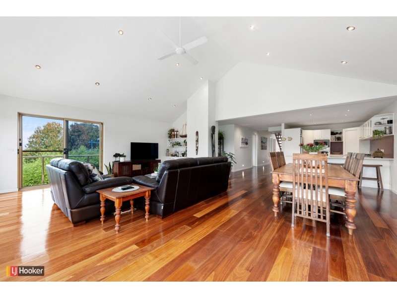 13 Outlook Avenue, Lakes Entrance VIC 3909