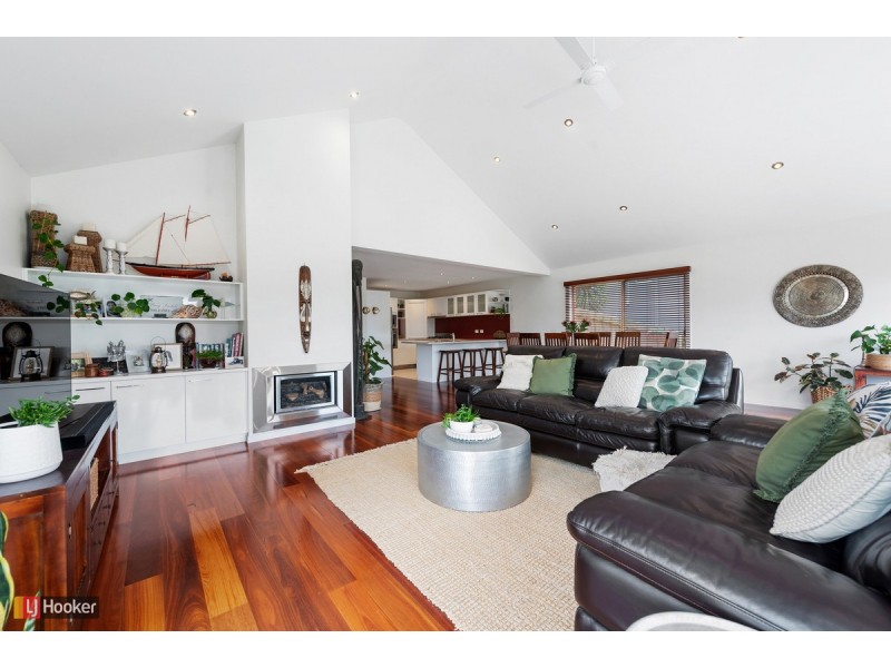 13 Outlook Avenue, Lakes Entrance VIC 3909