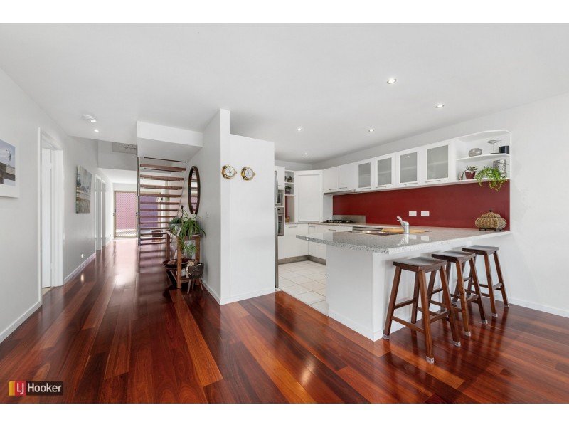 13 Outlook Avenue, Lakes Entrance VIC 3909