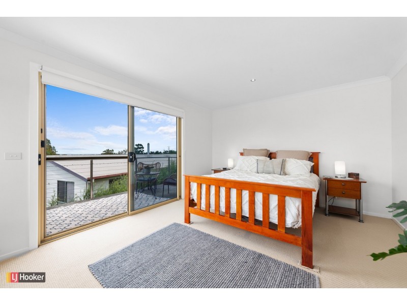 13 Outlook Avenue, Lakes Entrance VIC 3909