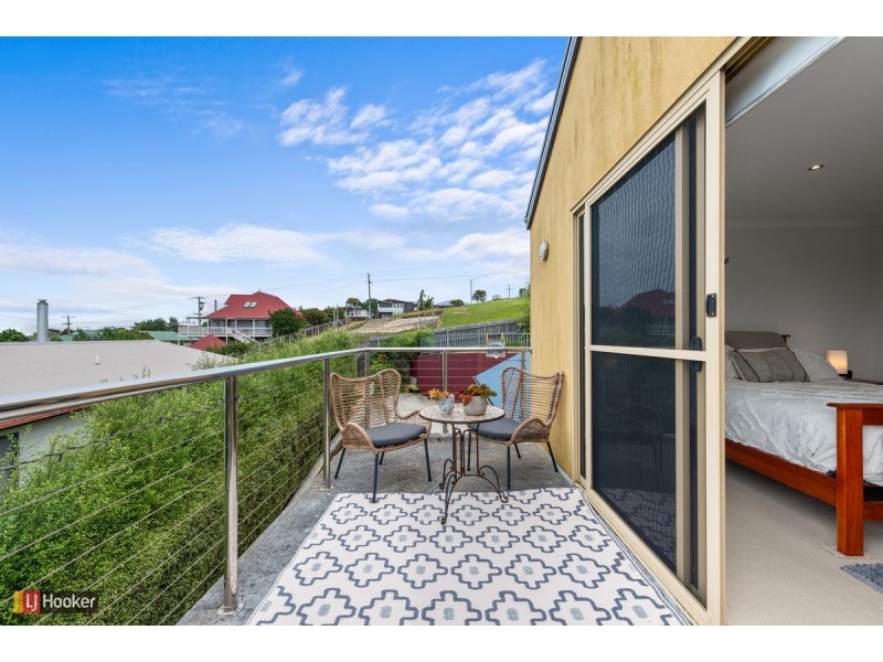 13 Outlook Avenue, Lakes Entrance VIC 3909