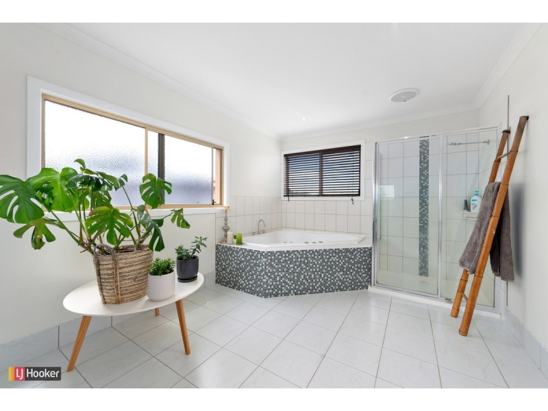 13 Outlook Avenue, Lakes Entrance VIC 3909