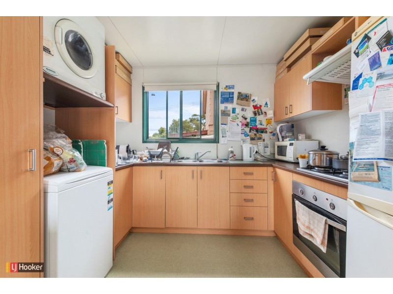 68 Ocean View Parade, Lakes Entrance VIC 3909