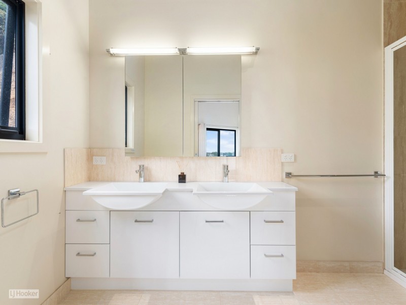 4 Cabarita Point, Kalimna VIC 3909