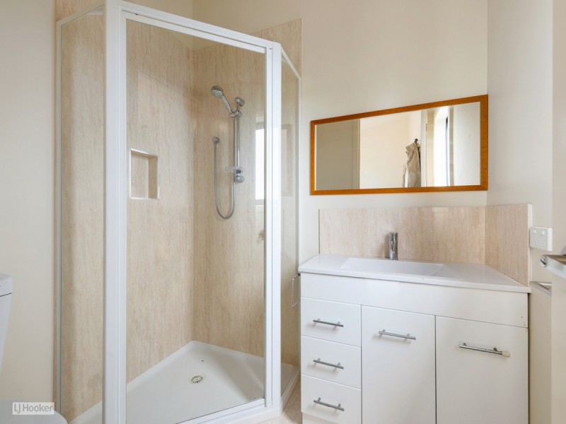 4 Cabarita Point, Kalimna VIC 3909