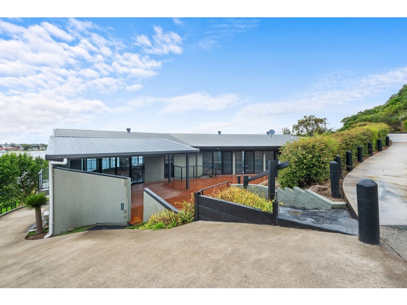 4 Cabarita Point, Kalimna VIC 3909