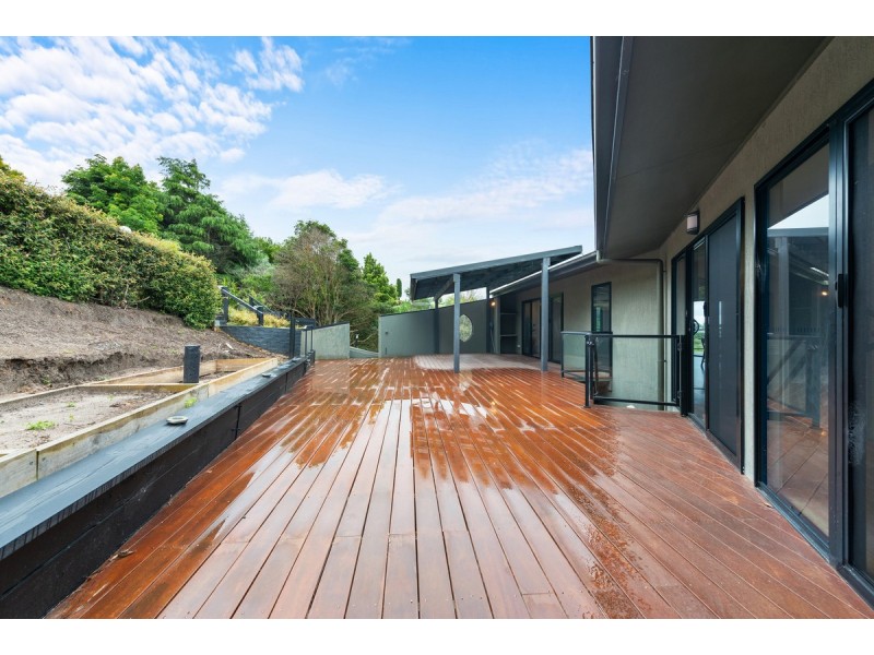 4 Cabarita Point, Kalimna VIC 3909