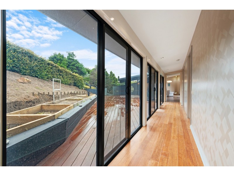 4 Cabarita Point, Kalimna VIC 3909