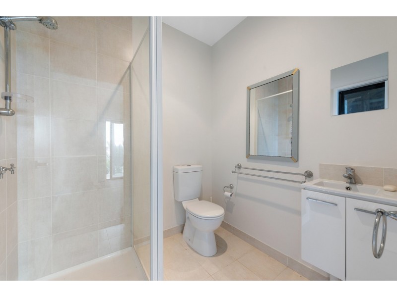 4 Cabarita Point, Kalimna VIC 3909