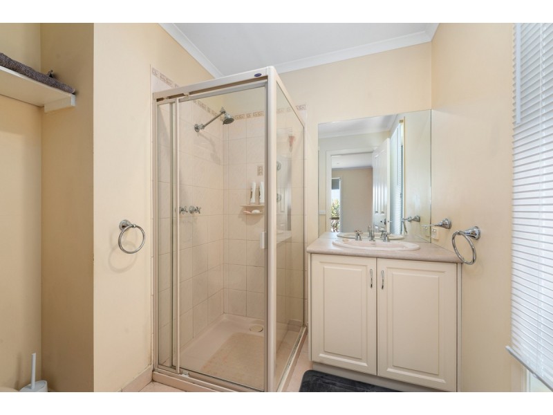 11 Hillcrest Rise, Lakes Entrance VIC 3909