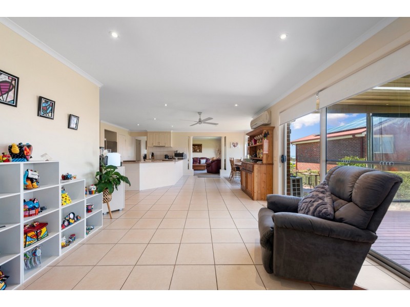 11 Hillcrest Rise, Lakes Entrance VIC 3909