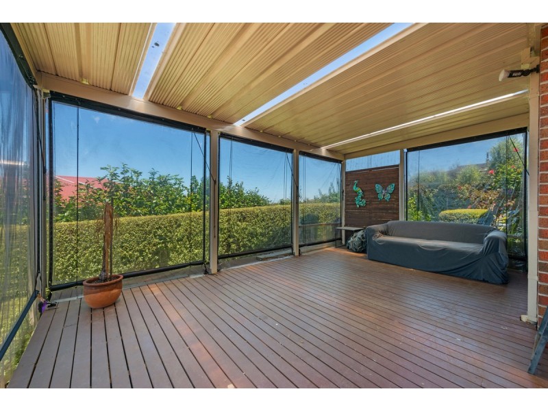 11 Hillcrest Rise, Lakes Entrance VIC 3909