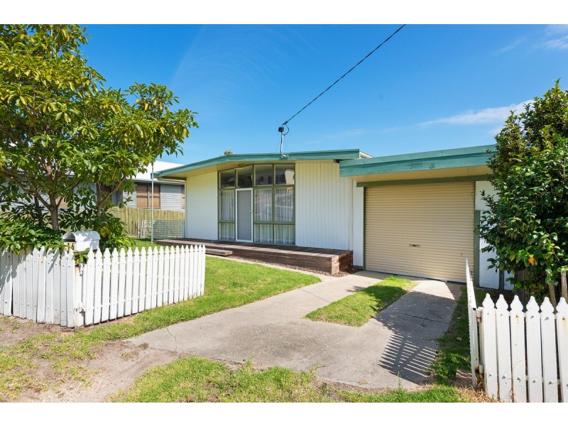 16 Robin Street, Lakes Entrance VIC 3909