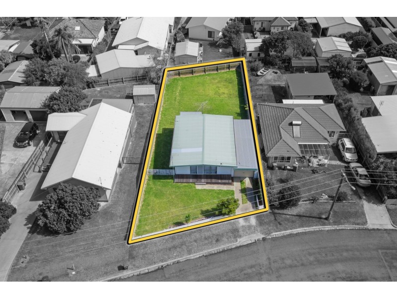 16 Robin Street, Lakes Entrance VIC 3909