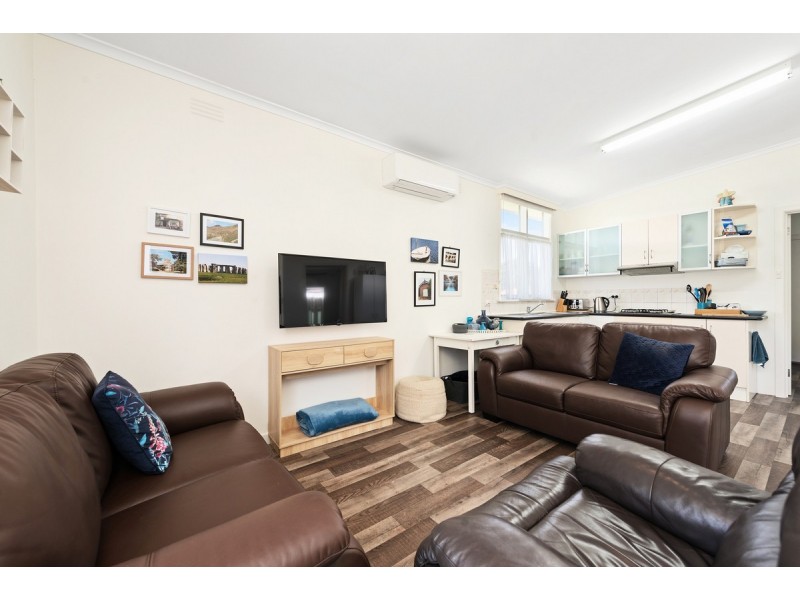 16 Robin Street, Lakes Entrance VIC 3909