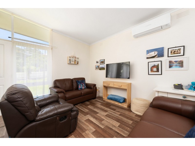 16 Robin Street, Lakes Entrance VIC 3909