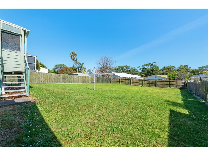 16 Robin Street, Lakes Entrance VIC 3909