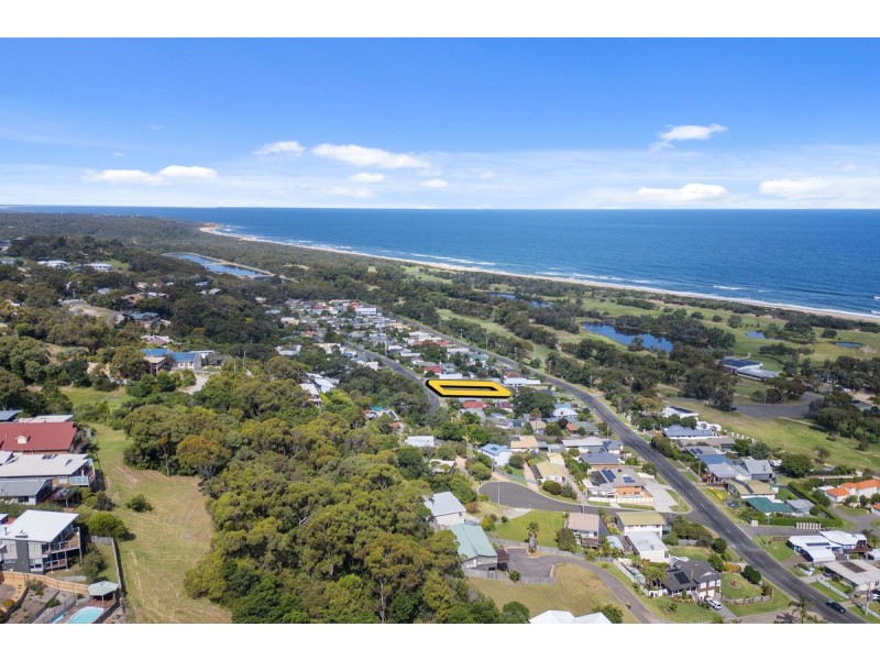 16 Robin Street, Lakes Entrance VIC 3909
