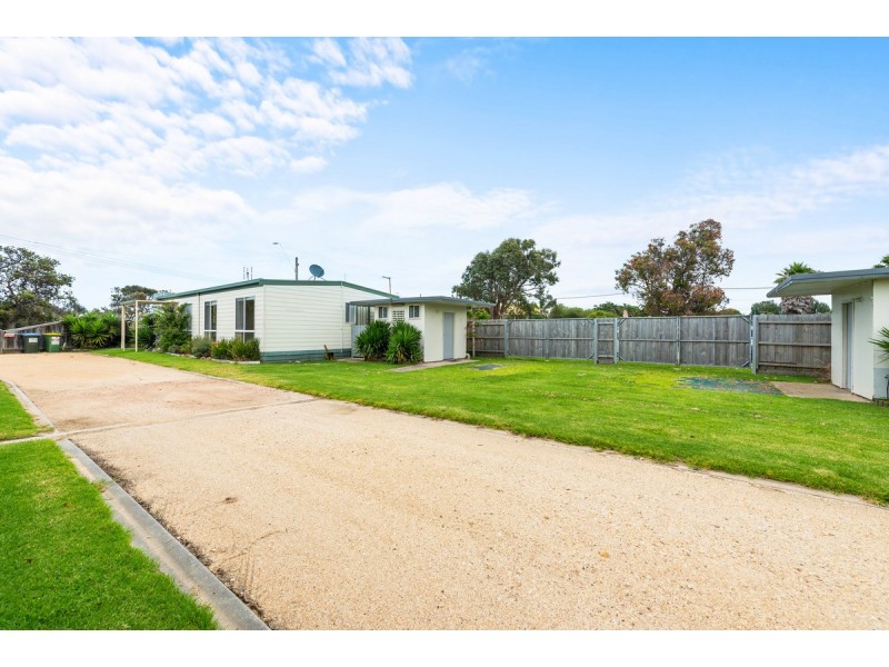 649 Esplanade, Lakes Entrance VIC 3909