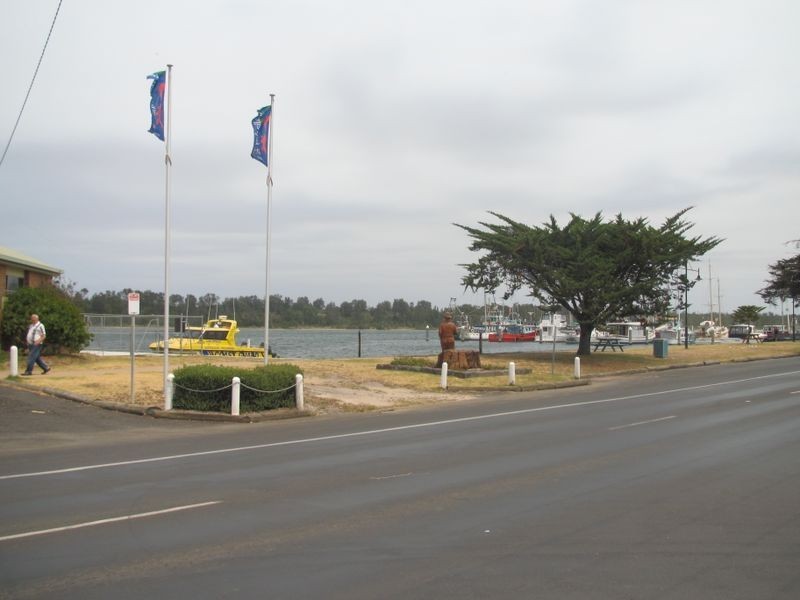 421 Esplanade, Lakes Entrance VIC 3909