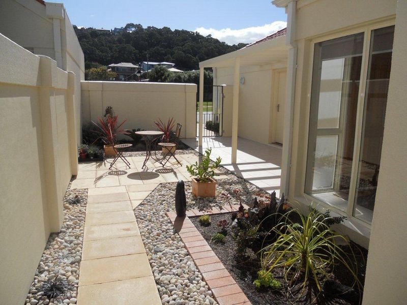 2/122 Golf Links Road, Lakes Entrance VIC 3909