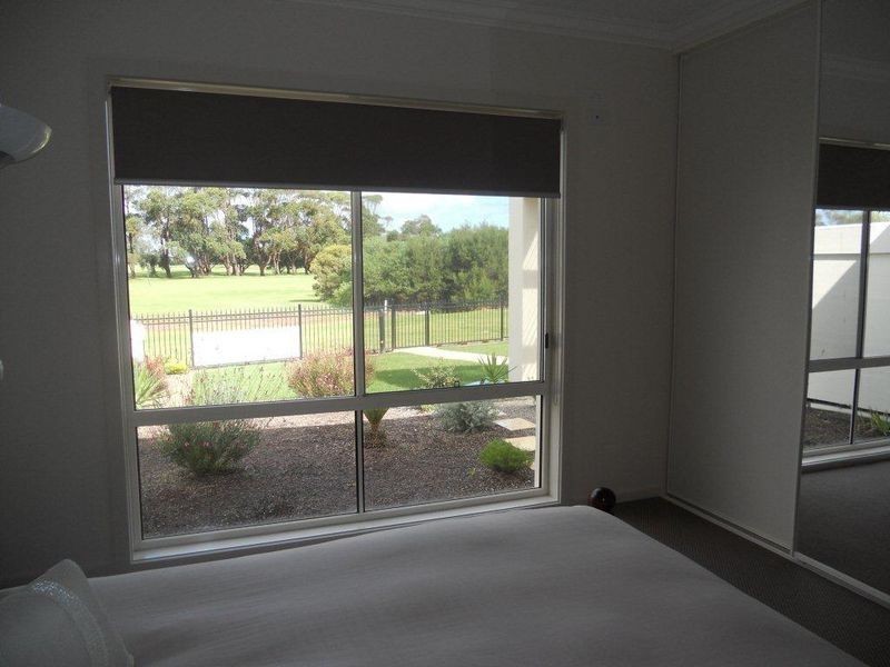 2/122 Golf Links Road, Lakes Entrance VIC 3909