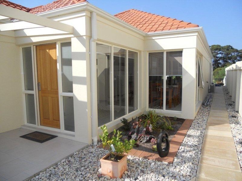 2/122 Golf Links Road, Lakes Entrance VIC 3909