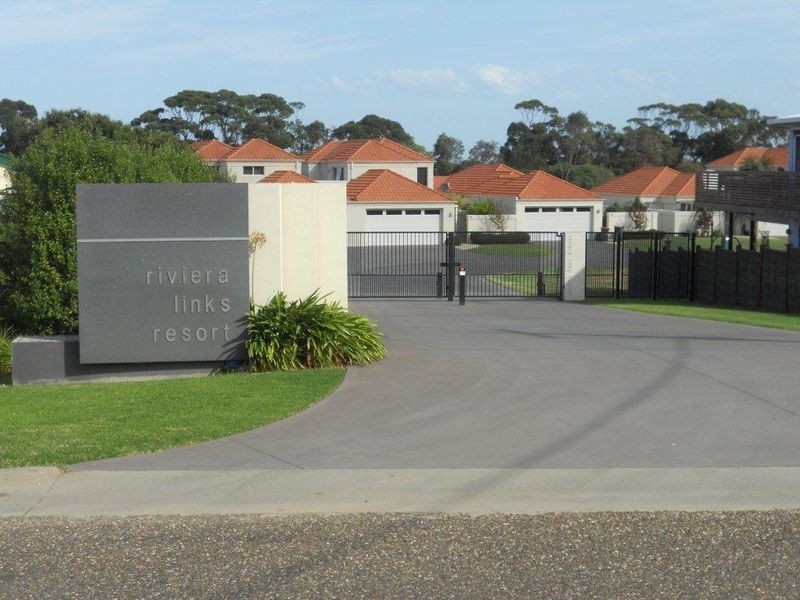 2/122 Golf Links Road, Lakes Entrance VIC 3909