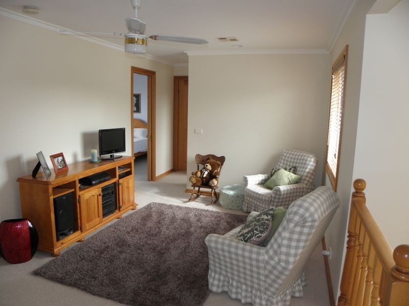 4 Reggardo Rise, Lakes Entrance VIC 3909