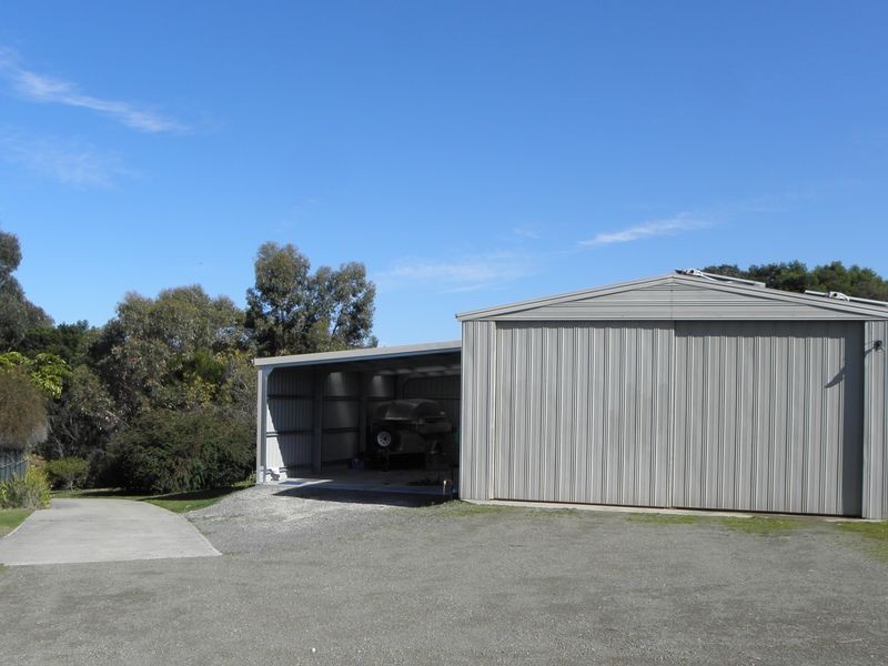 4 Reggardo Rise, Lakes Entrance VIC 3909