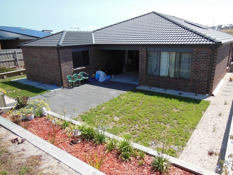 21 Norman Court, Lakes Entrance VIC 3909
