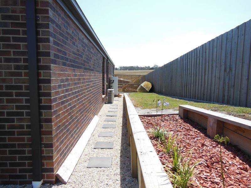 21 Norman Court, Lakes Entrance VIC 3909