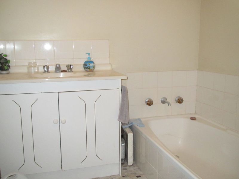 9 O’Neills Road, Lakes Entrance VIC 3909