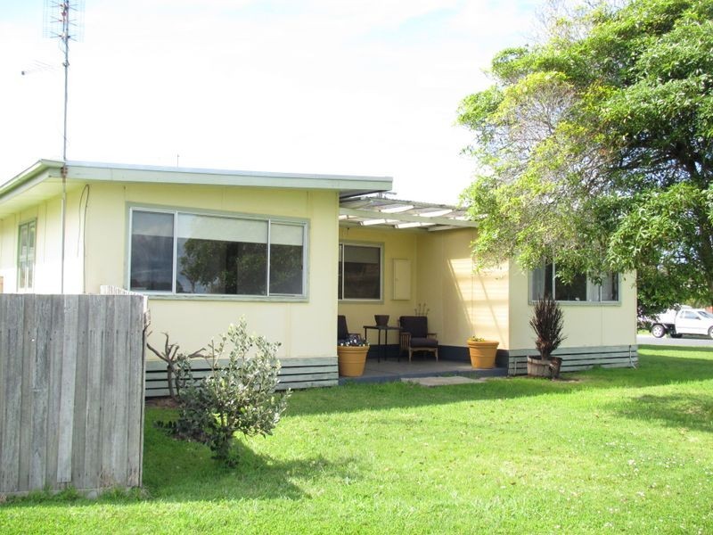 9 Devitt Street, Lakes Entrance VIC 3909