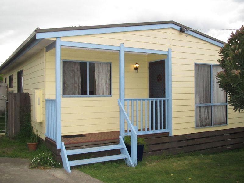 21 Point Road, Lakes Entrance VIC 3909