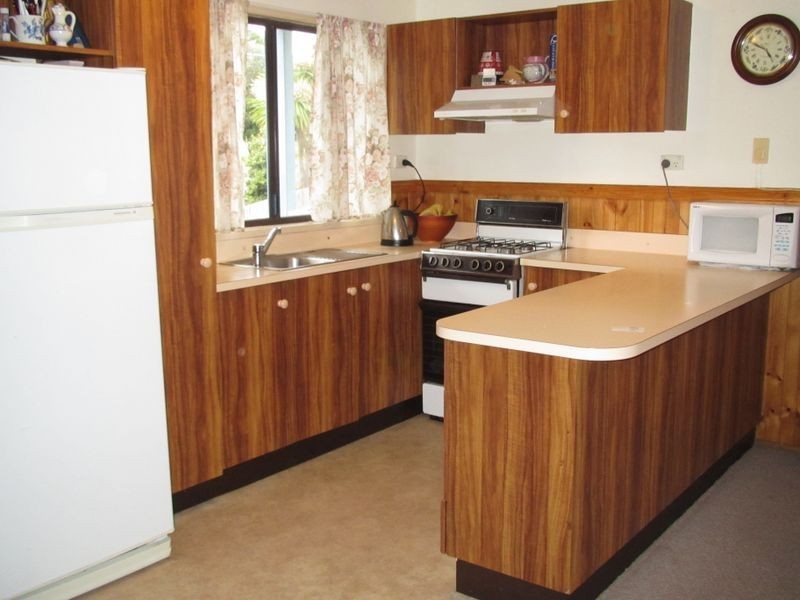 21 Point Road, Lakes Entrance VIC 3909