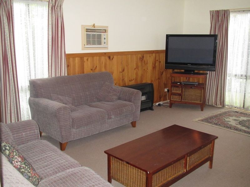 21 Point Road, Lakes Entrance VIC 3909