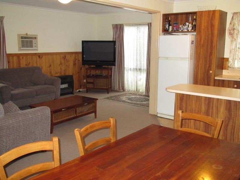 21 Point Road, Lakes Entrance VIC 3909