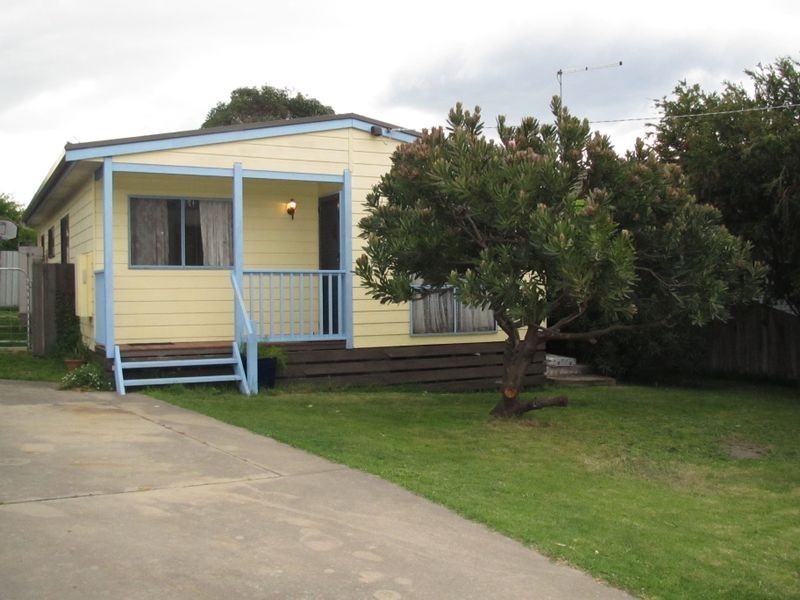 21 Point Road, Lakes Entrance VIC 3909